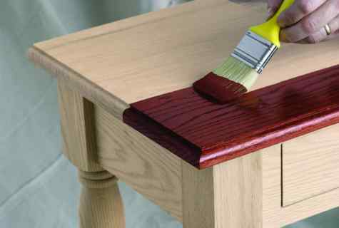 How to varnish table